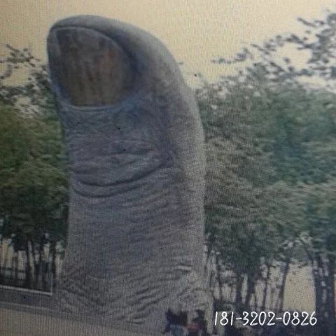 青石拇指雕塑