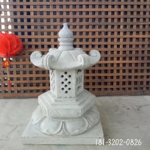 广场镂空石灯雕塑
