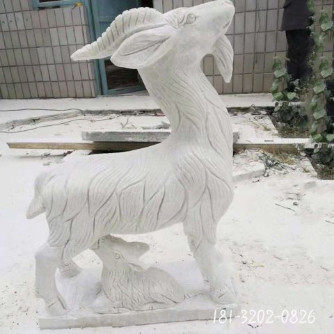 广场大型动物羊雕塑