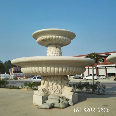 两层石喷泉雕塑