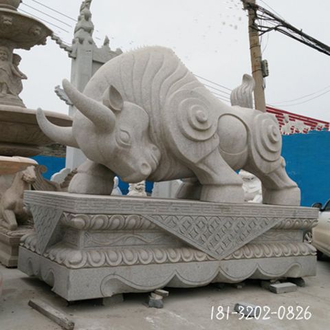 大型动物开荒牛石雕