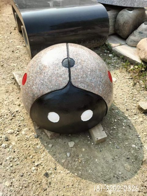 仿古七星瓢虫雕塑