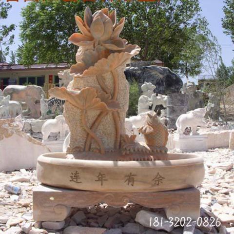连年有余水池雕塑