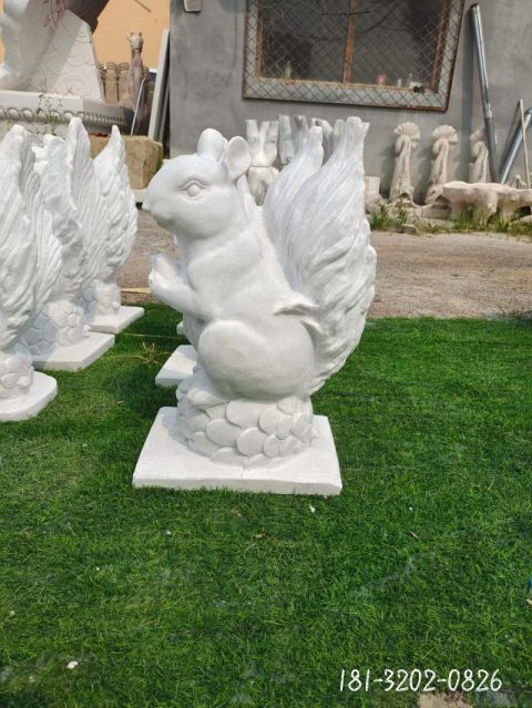 户外松鼠动物雕塑