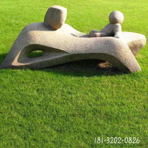 公园抽象母爱石雕